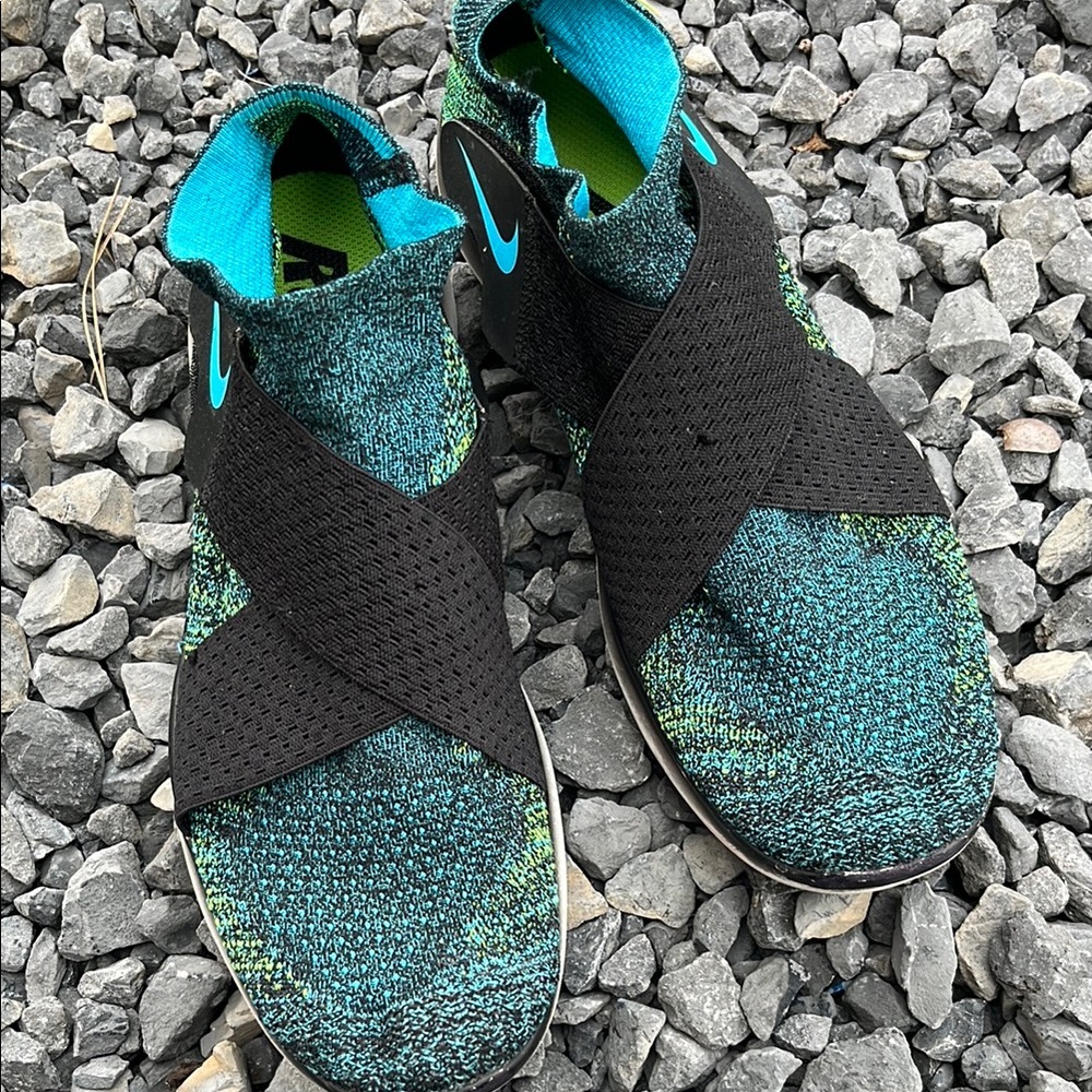 Nike Run Fly knit Black and Teal Cross-Strap Sneakers - Picture 2 of 9